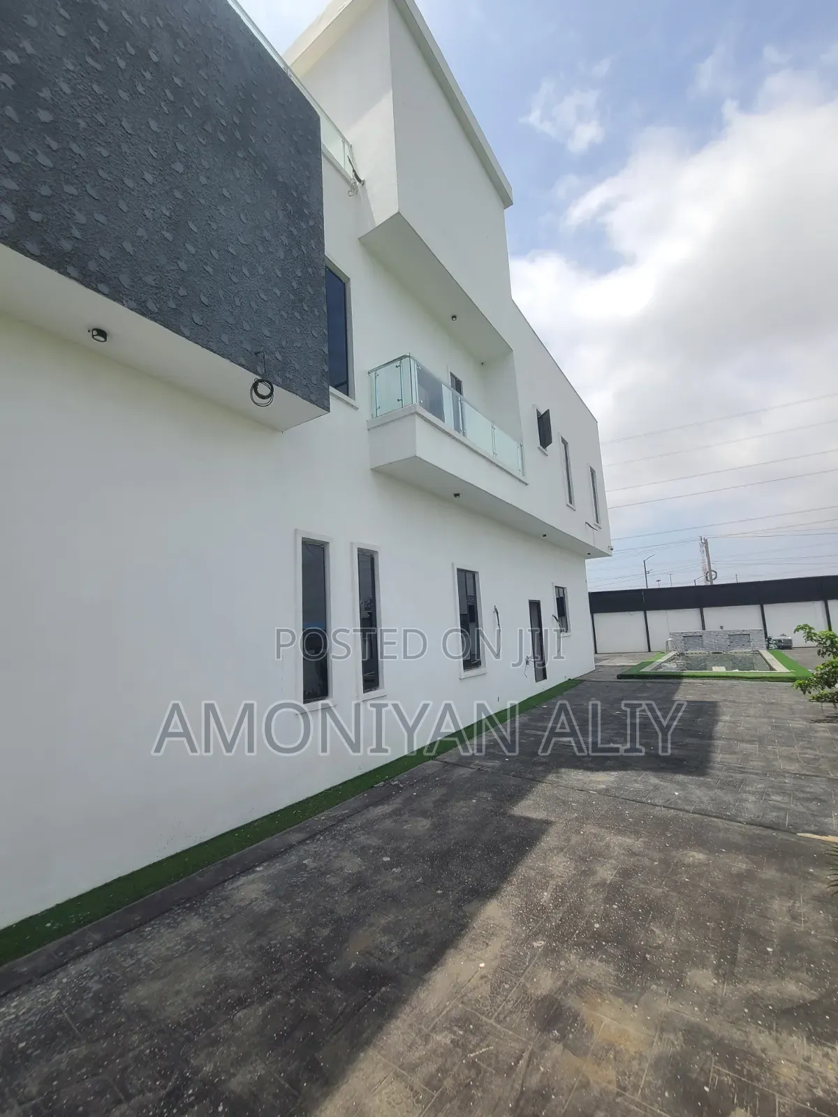 5bdrm Mansion in Royal Garden Estate, Off Lekki-Epe Expressway for sale in Off Lekki-Epe Expressway