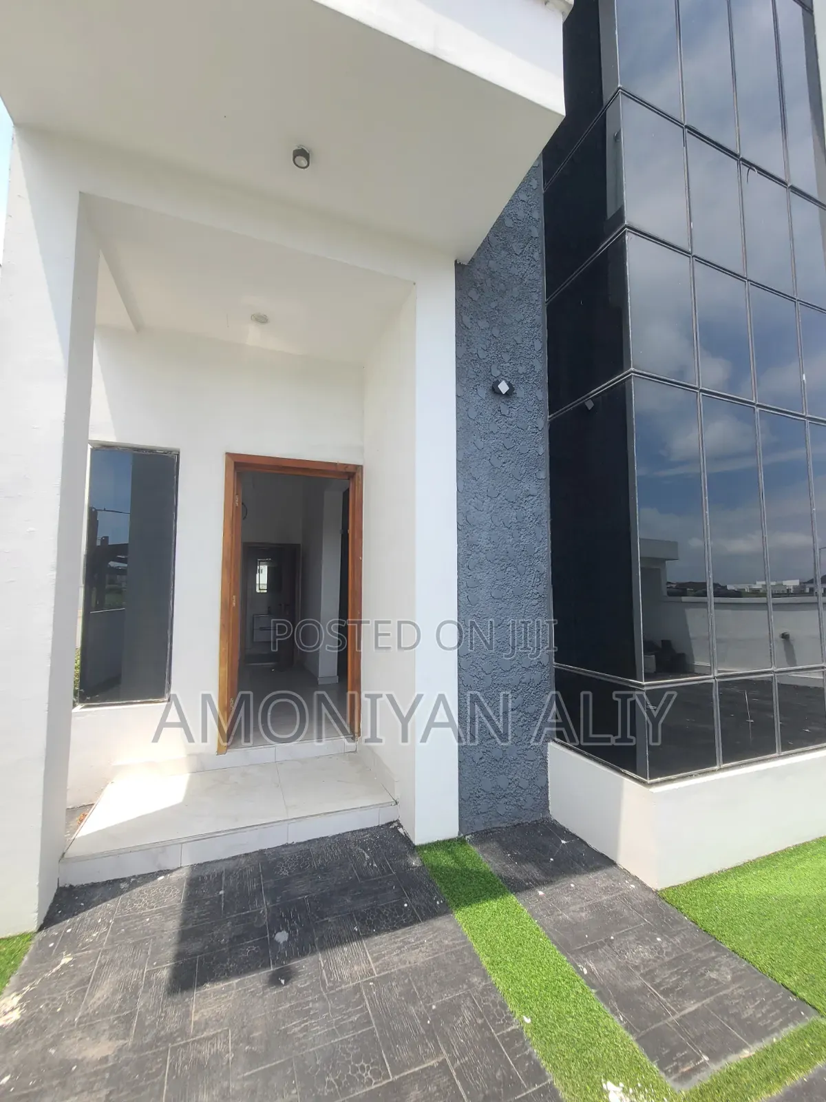 5bdrm Mansion in Royal Garden Estate, Off Lekki-Epe Expressway for sale in Off Lekki-Epe Expressway