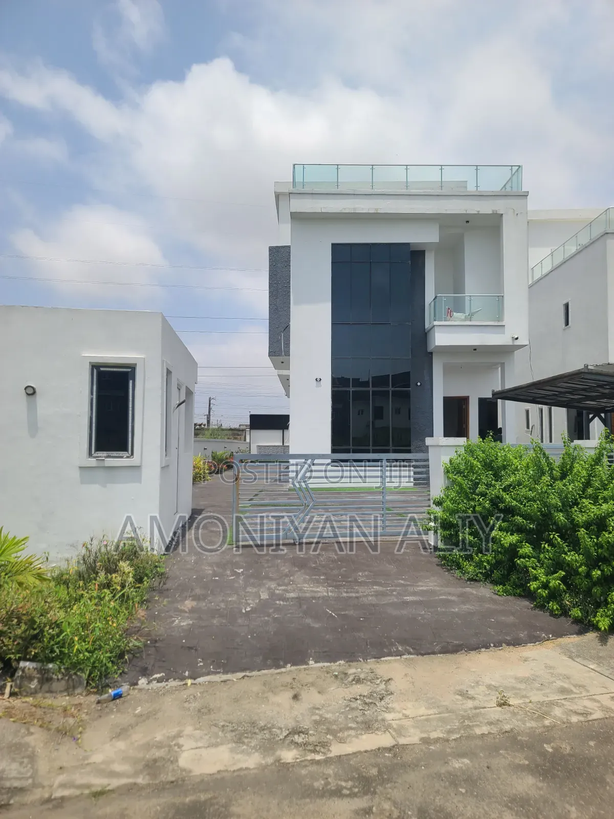5bdrm House in Royal Garden Estate, Off Lekki-Epe Expressway for sale in Off Lekki-Epe Expressway