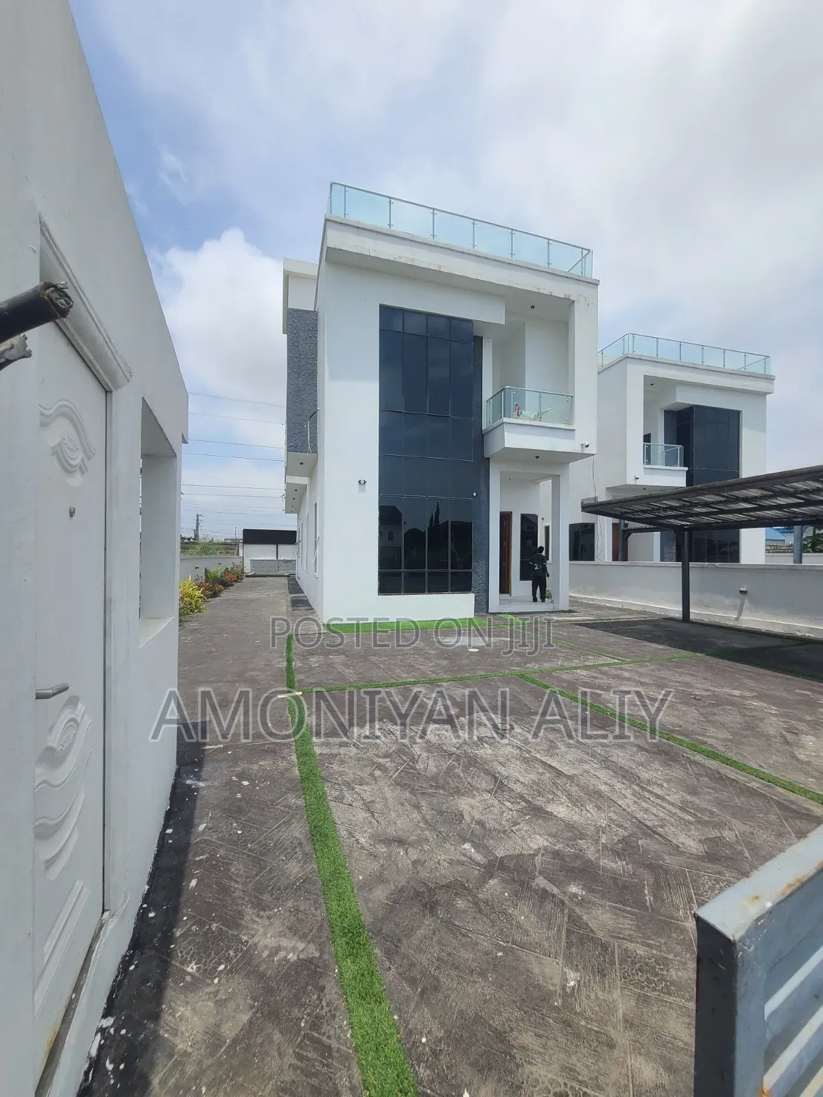 5bdrm House in Royal Garden Estate, Off Lekki-Epe Expressway for sale in Off Lekki-Epe Expressway