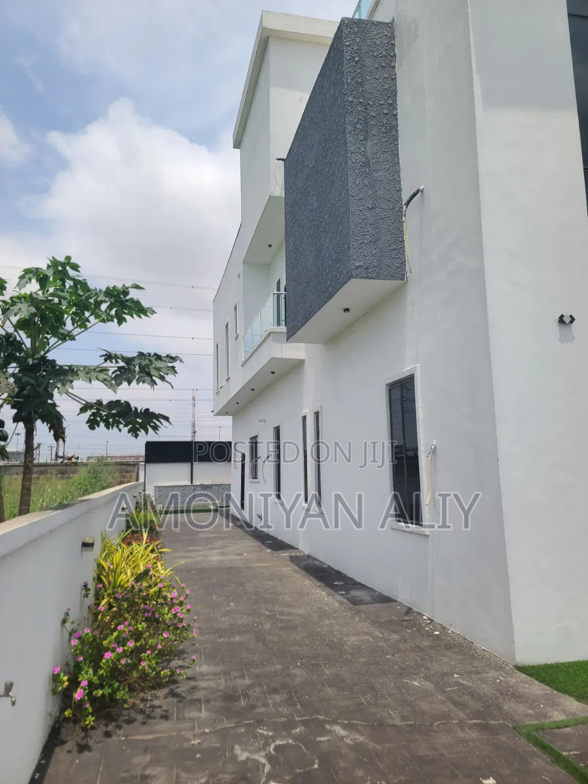 5bdrm House in Royal Garden Estate, Off Lekki-Epe Expressway for sale in Off Lekki-Epe Expressway