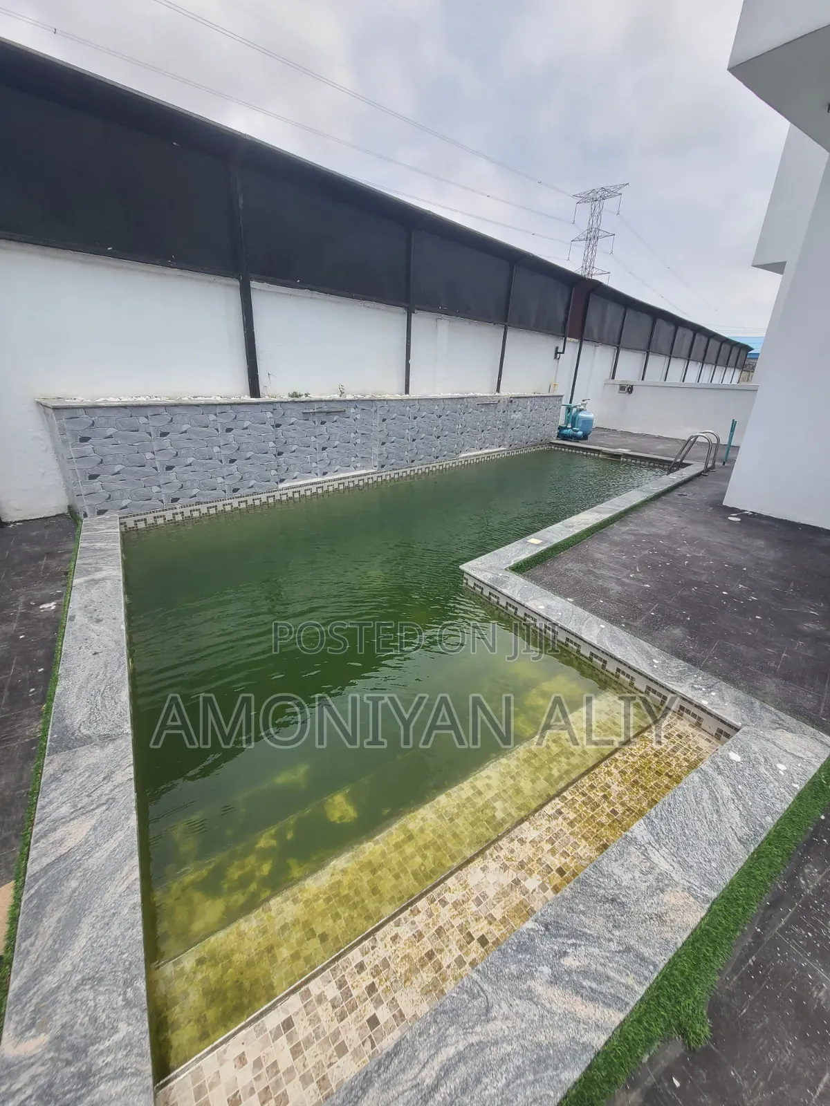 5bdrm House in Royal Garden Estate, Off Lekki-Epe Expressway for sale in Off Lekki-Epe Expressway