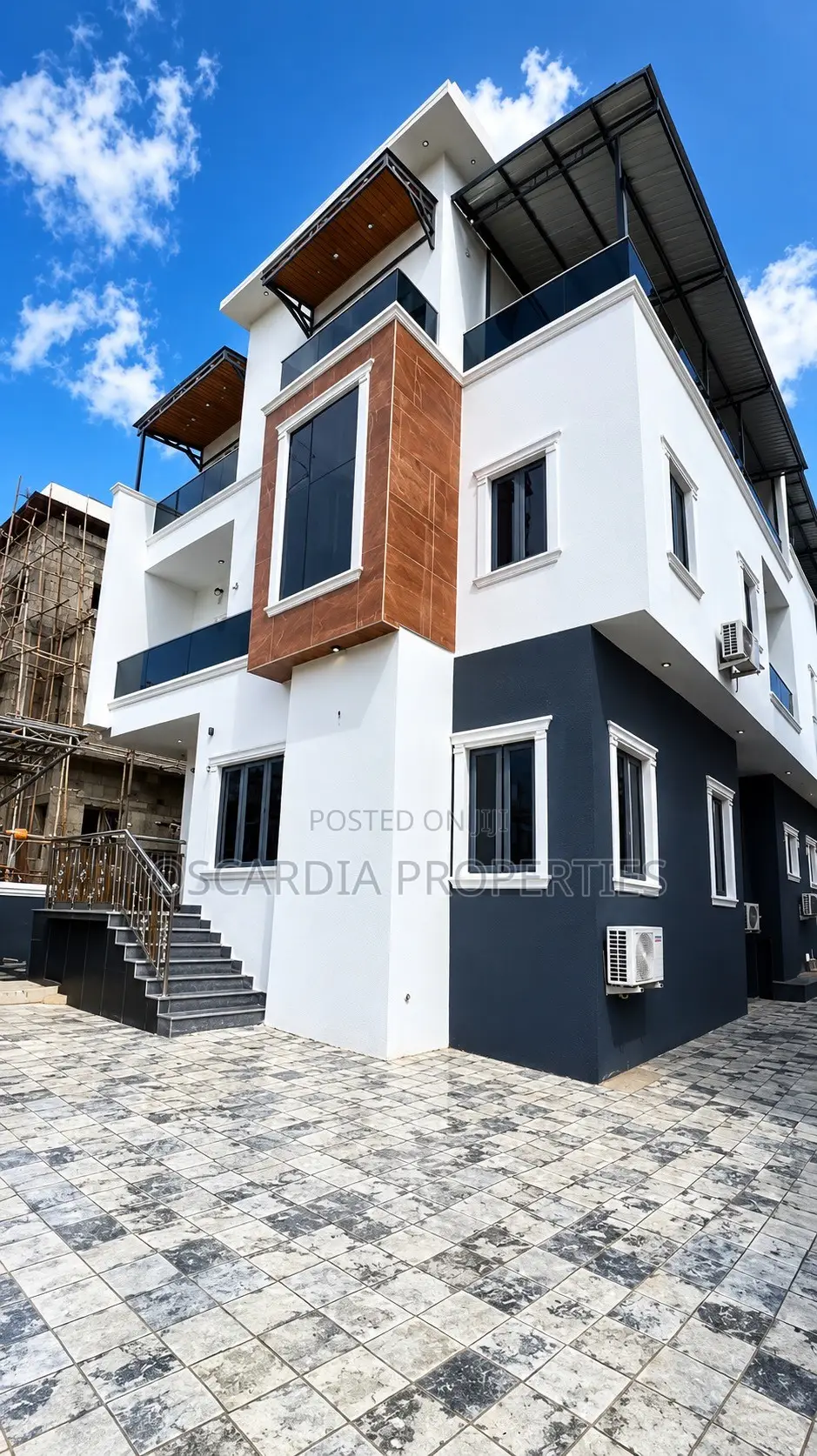 Furnished 7bdrm Duplex in Aco Estate, Kiami for sale in Kiami