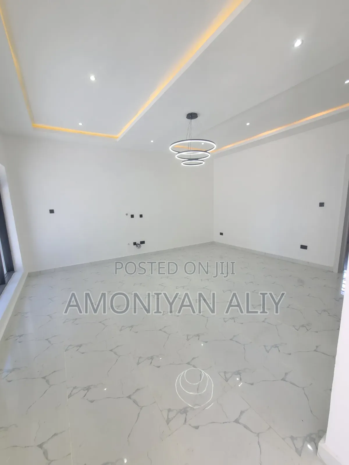 5bdrm House in Lekki Scheme2 for sale in Off Lekki-Epe Expressway