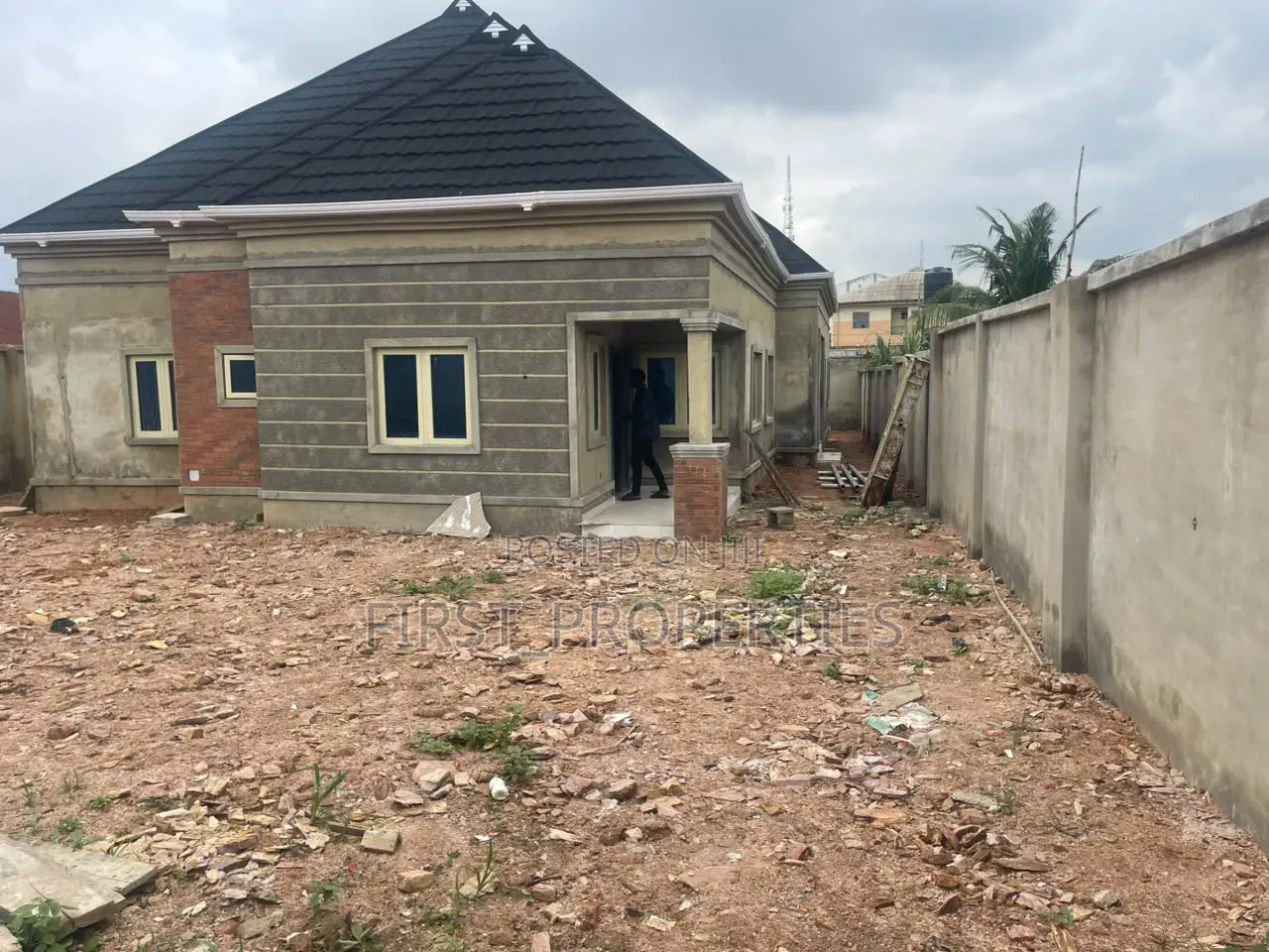 5bdrm Bungalow in Agara Estate Off for sale in Akala Express