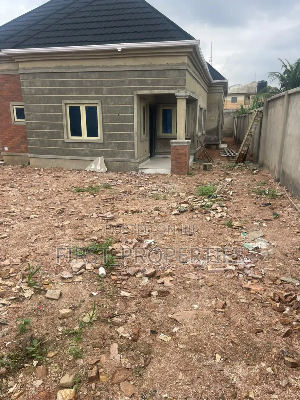5bdrm Bungalow in Agara Estate Off for sale in Akala Express