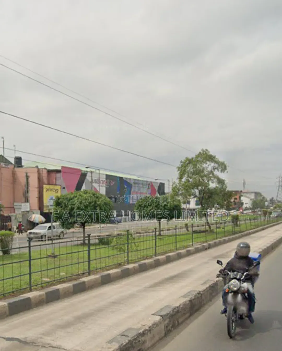 Commercial Structure Block of Offices, Cinema  in Ikorodu Road / Shomolu