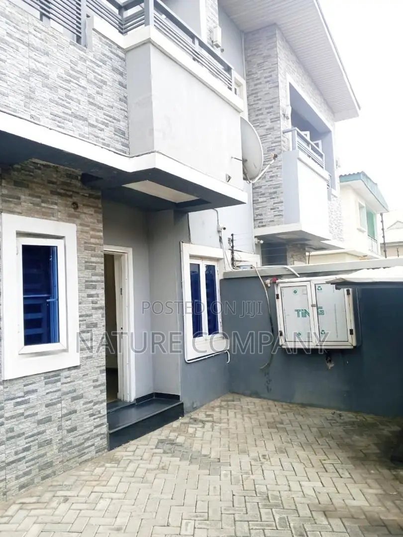 4bdrm Duplex in Adeniyi Jones Ikeja for rent in Ikeja