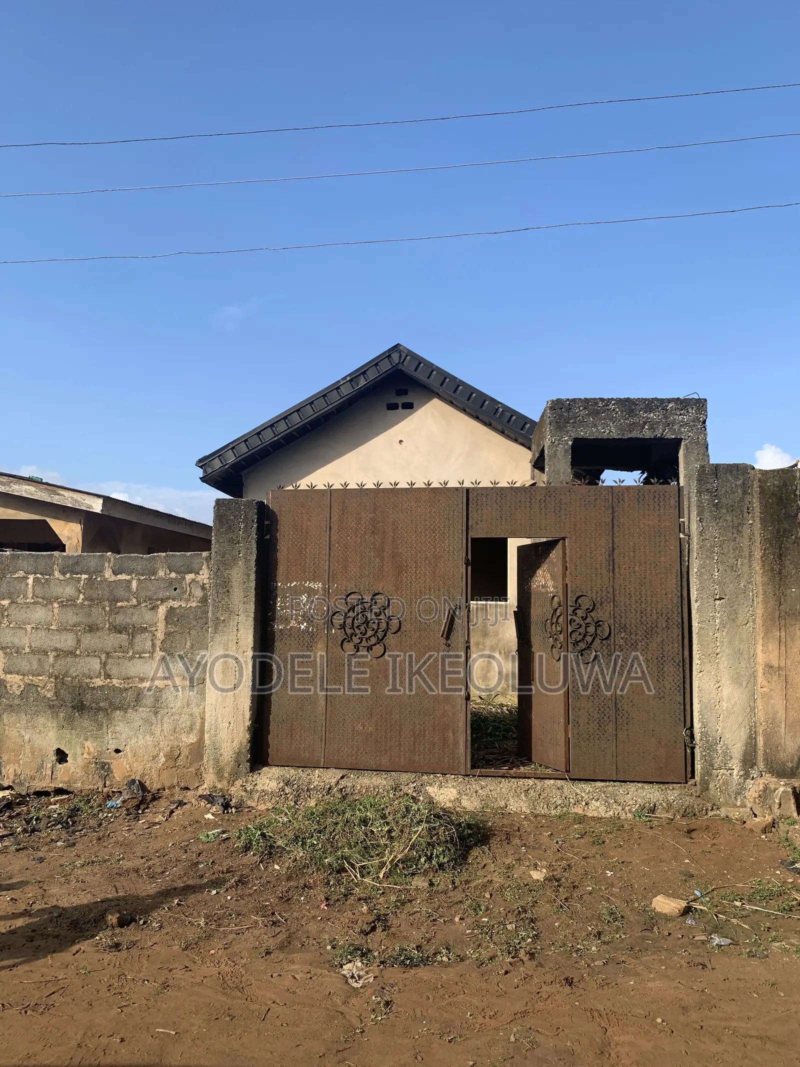 3bdrm Block of Flats in Agric Road, Egan for sale in Egan