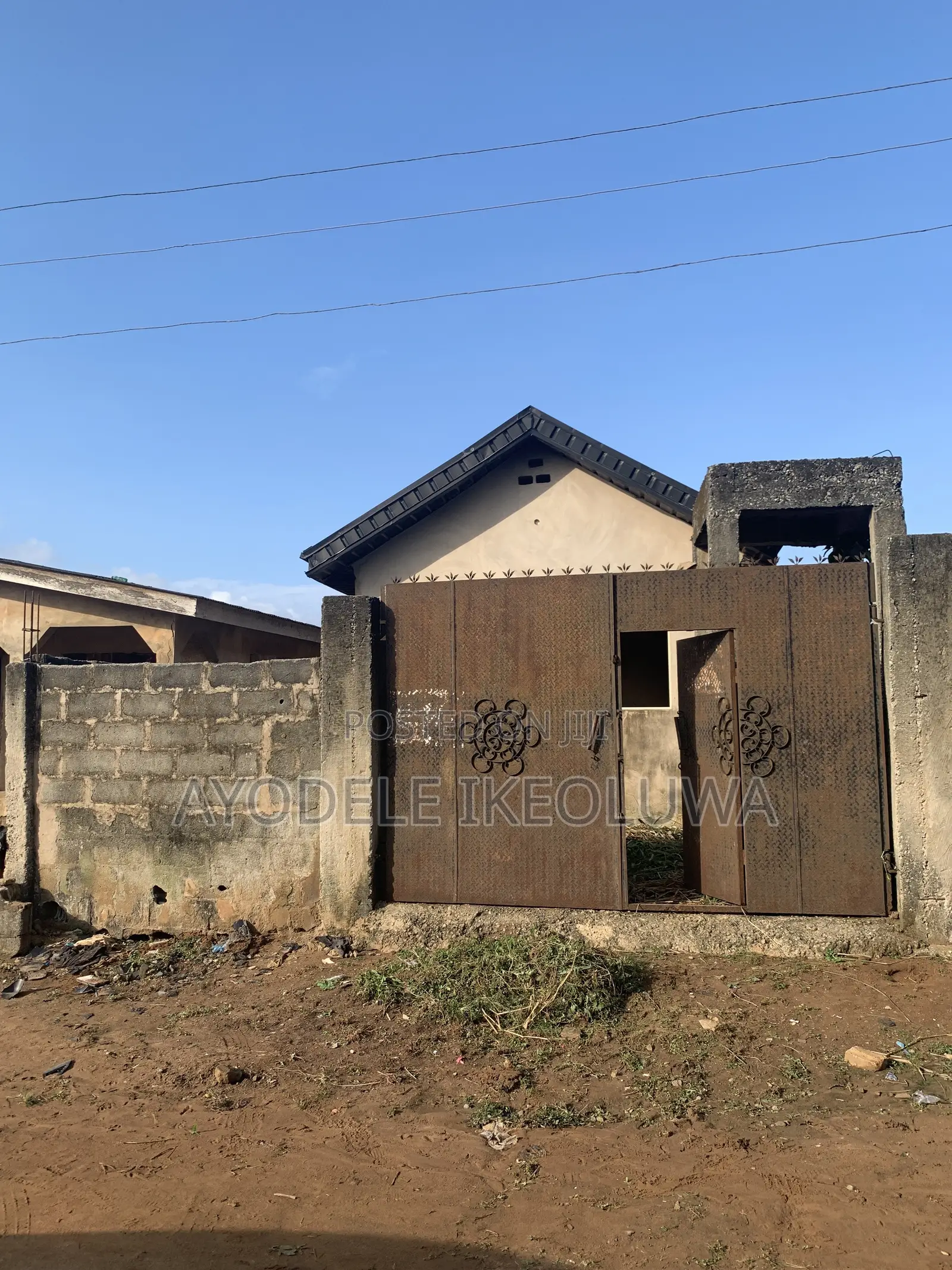 3bdrm Block of Flats in Agric Road, Egan for sale in Egan