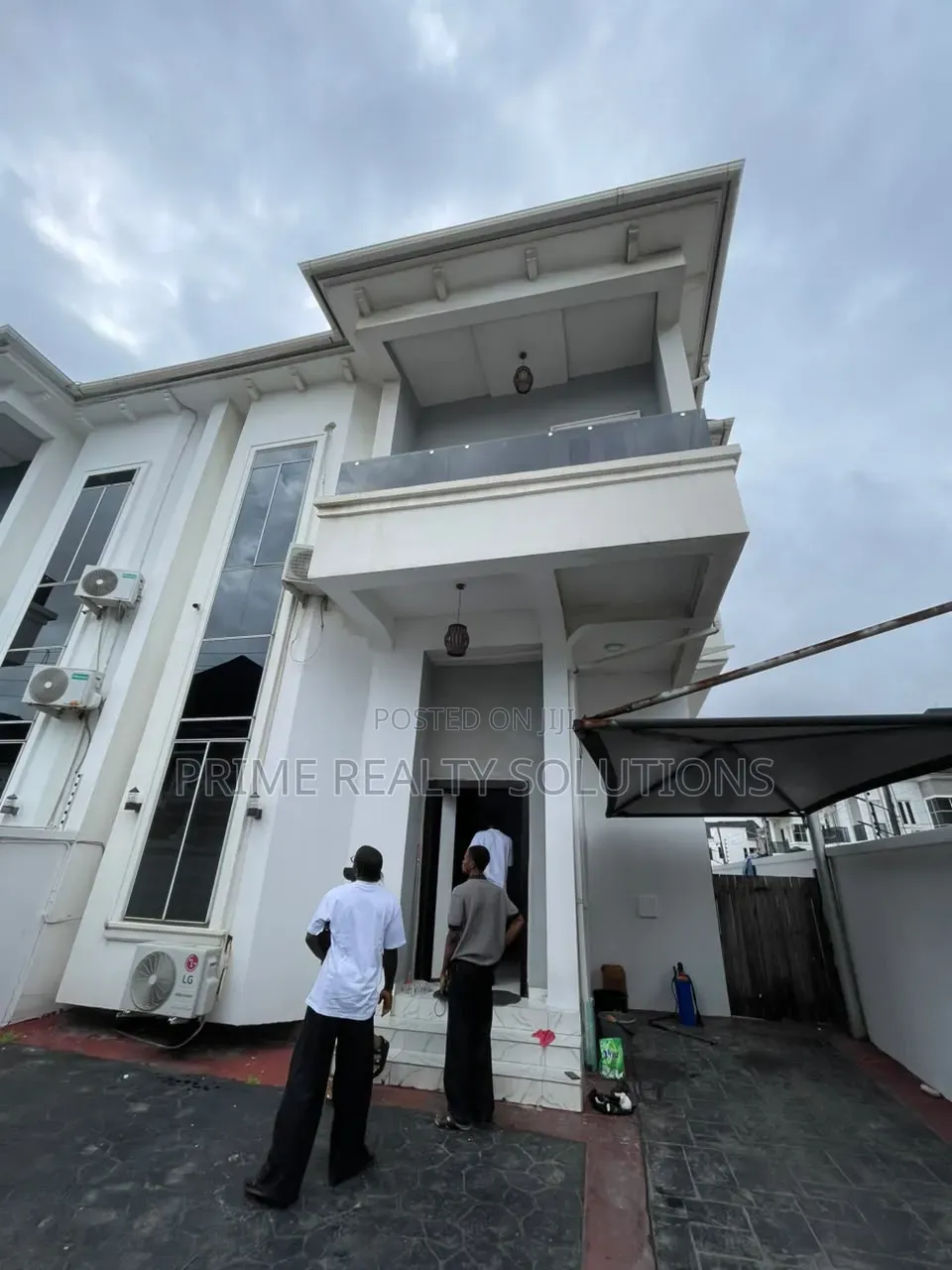 Furnished 4bdrm Duplex in Chevron for rent in Chevron