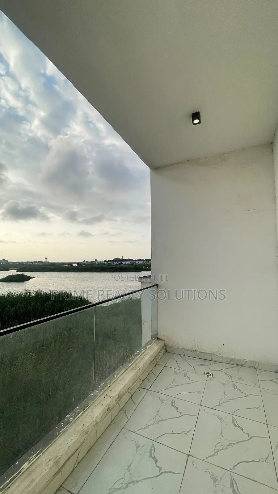 6bdrm Duplex in Chevron for rent in Chevron