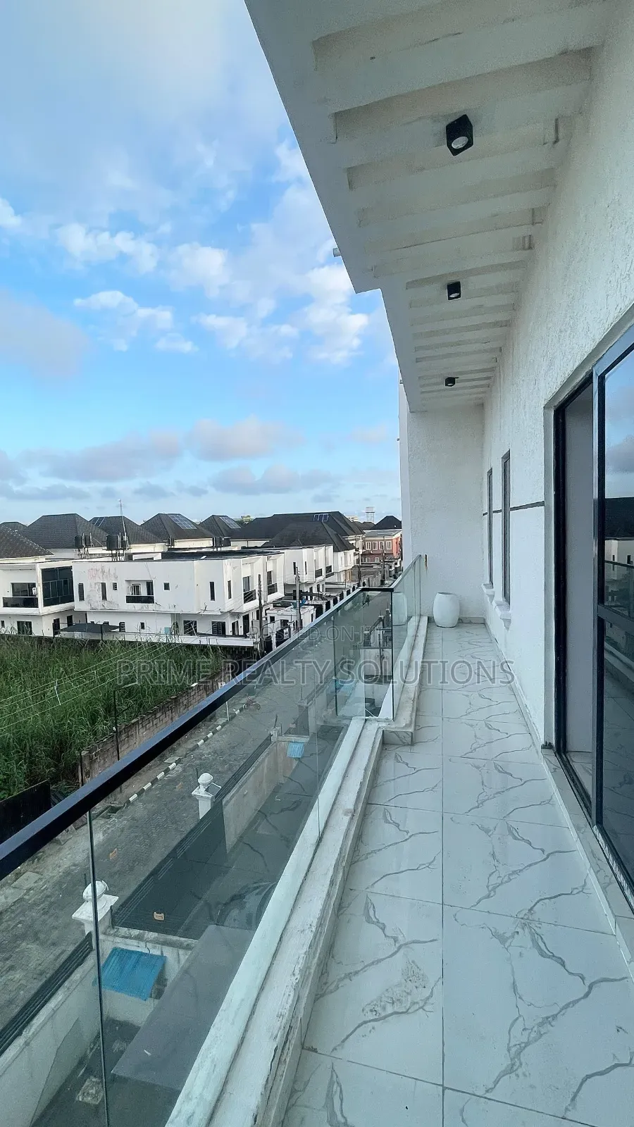 6bdrm Duplex in Chevron for rent in Chevron
