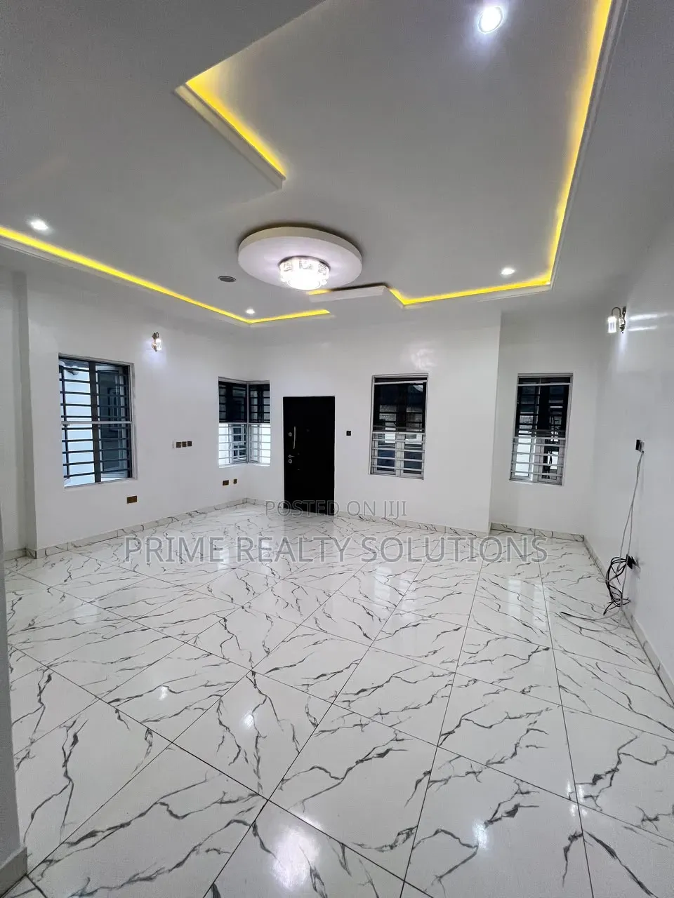 4bdrm Duplex in Chevron for rent in Chevron