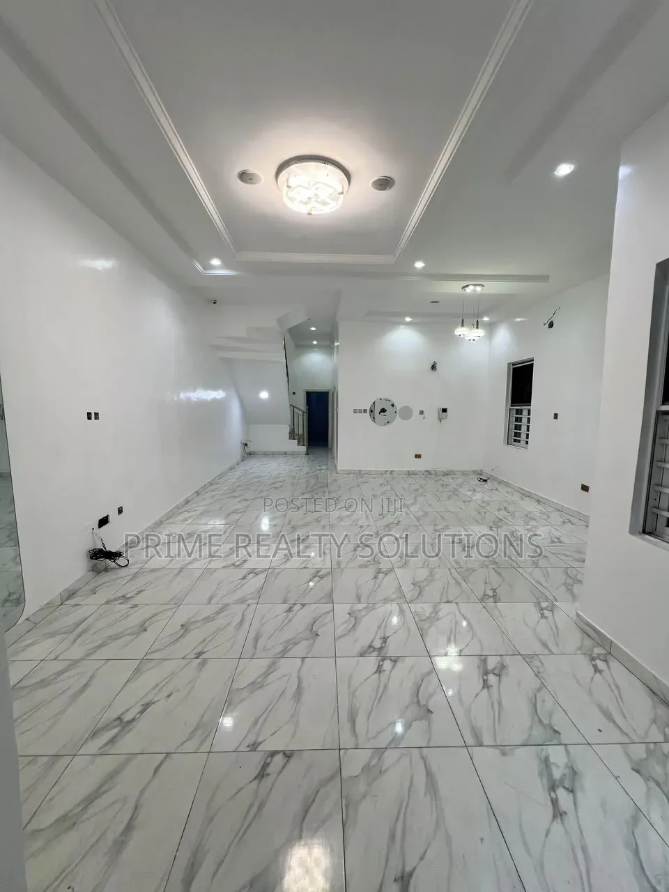 4bdrm Duplex in Chevron for rent in Chevron
