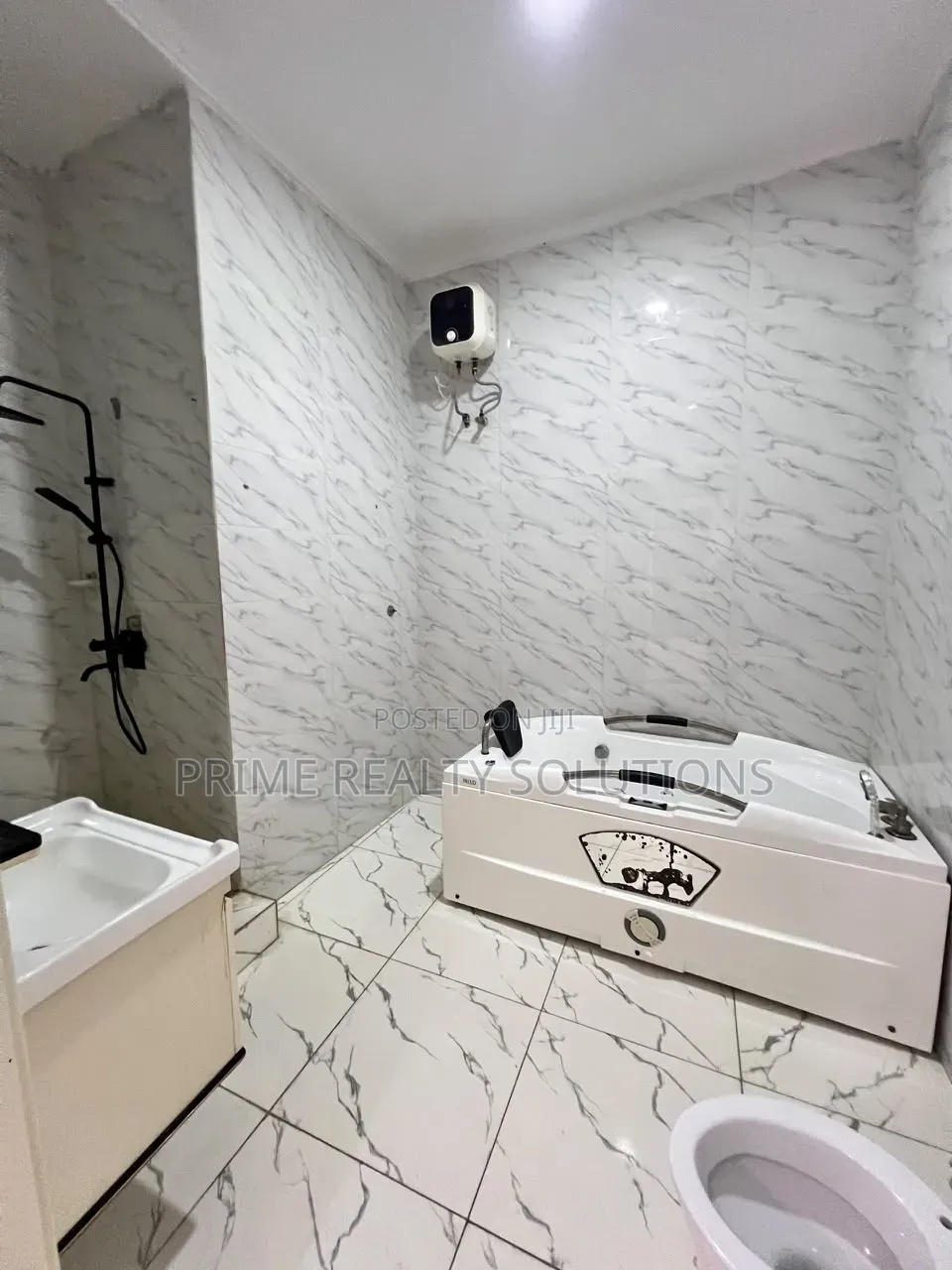 4bdrm Duplex in Chevron for rent in Chevron
