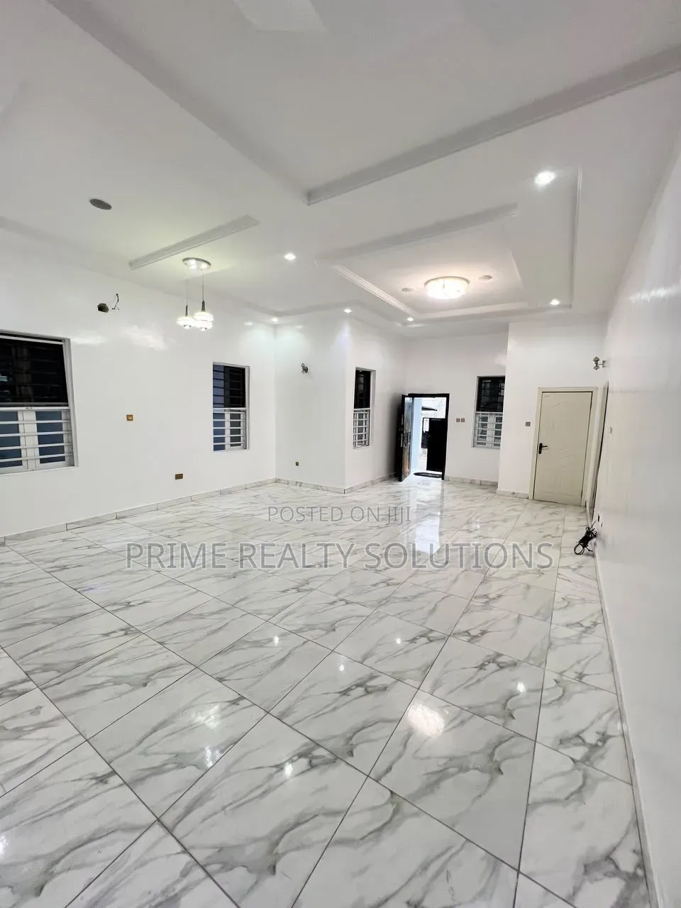4bdrm Duplex in Chevron for rent in Chevron