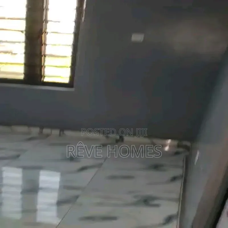 2bdrm Block of Flats in Adekunle for rent in Adekunle