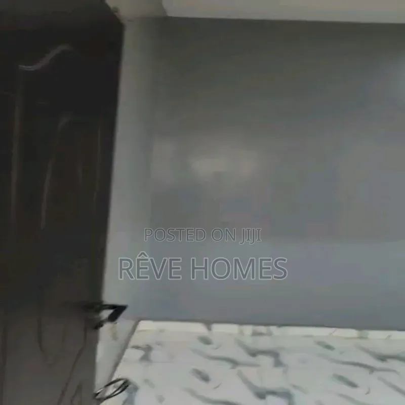 2bdrm Block of Flats in Adekunle for rent in Adekunle