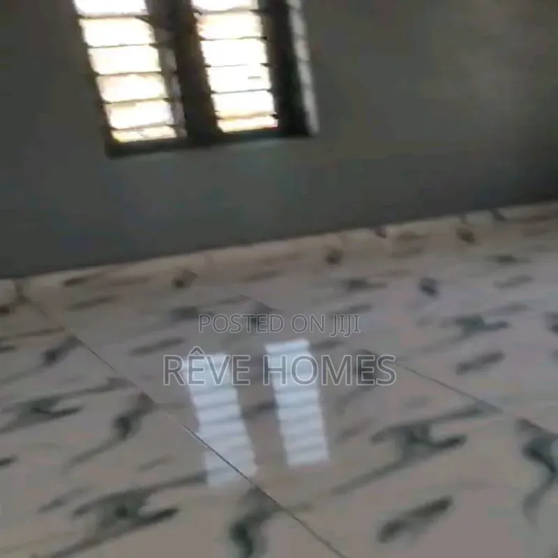 2bdrm Block of Flats in Adekunle for rent in Adekunle