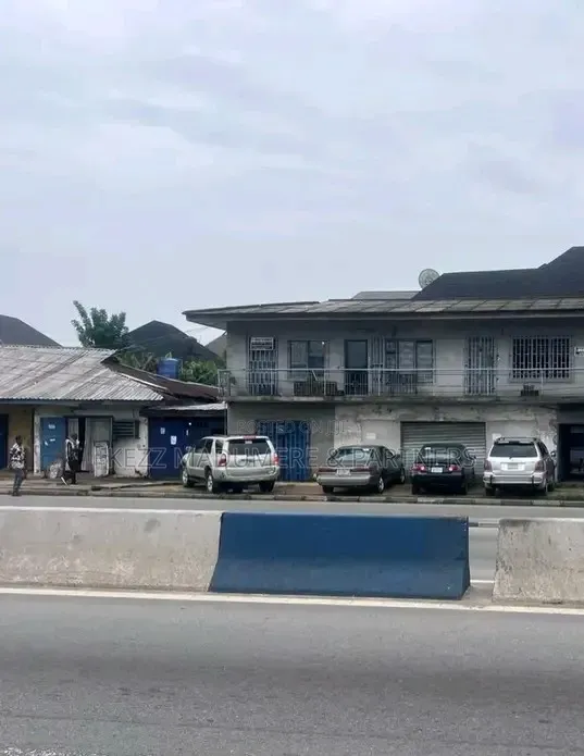 For Sale : Storey Building With 14 Shops on Major Aba Road, Ph in Port-Harcourt