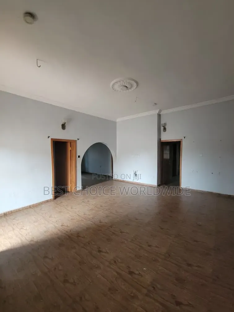 5bdrm Duplex in Kolapo Ishola Gra, Akobo for rent in Akobo