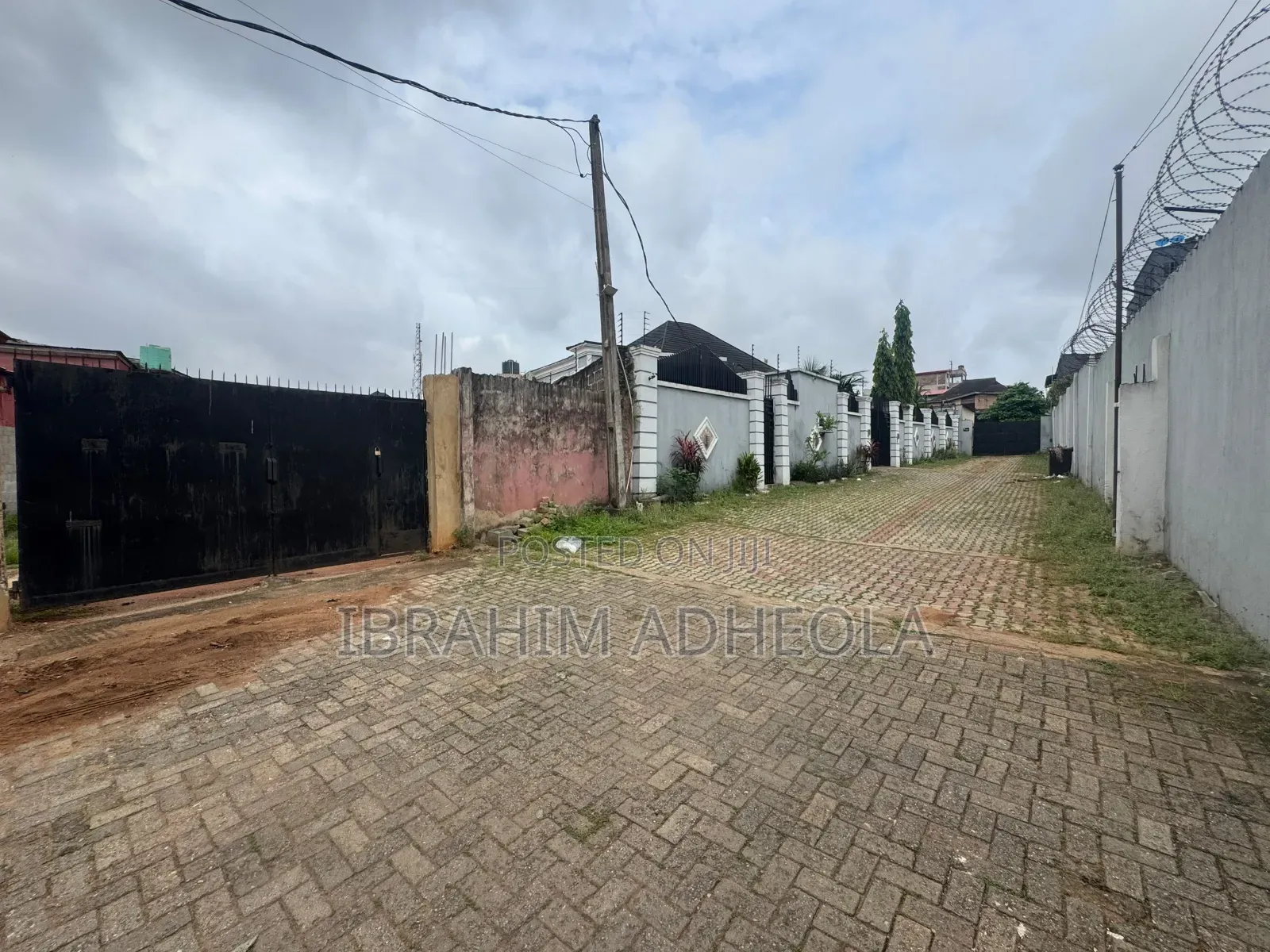 Land Measuring 500sqm With a Demolishable Structure on It, in a Lov in Berger