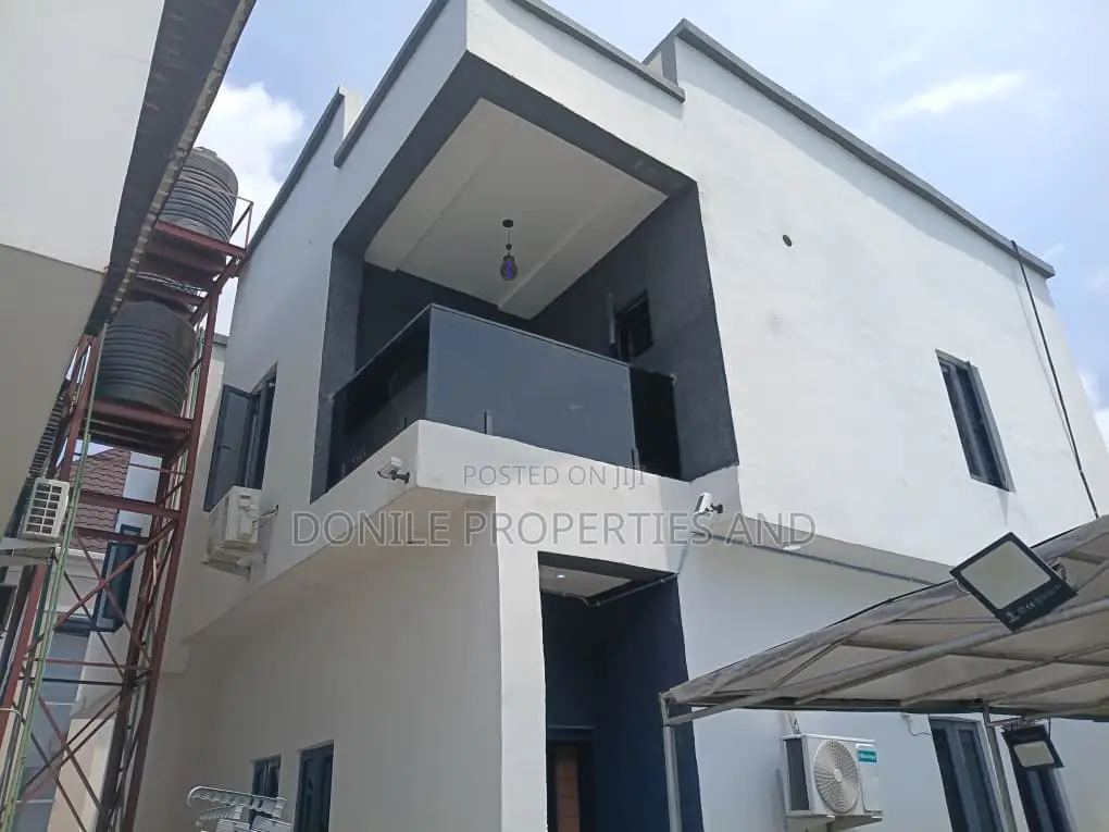 4bdrm Duplex in Homas Estate. for sale in Thomas Estate