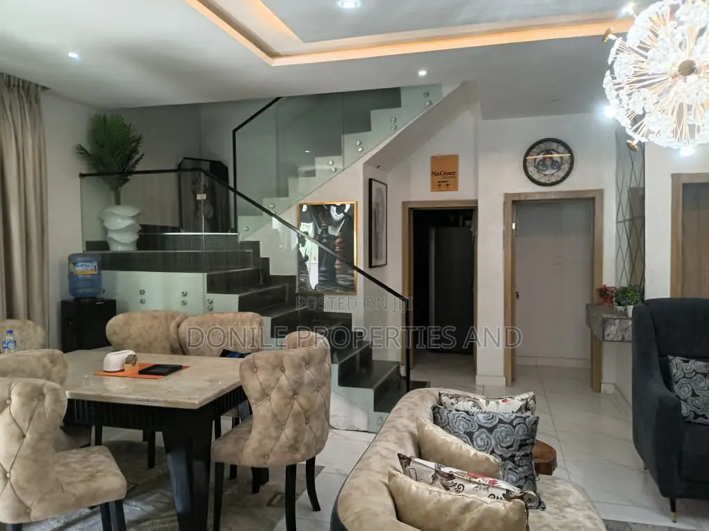 4bdrm Duplex in Homas Estate. for sale in Thomas Estate
