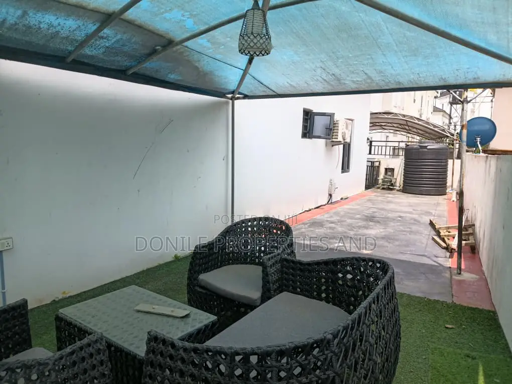 4bdrm Duplex in Homas Estate. for sale in Thomas Estate