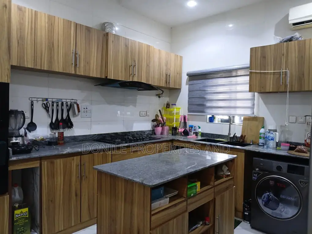 4bdrm Duplex in Homas Estate. for sale in Thomas Estate