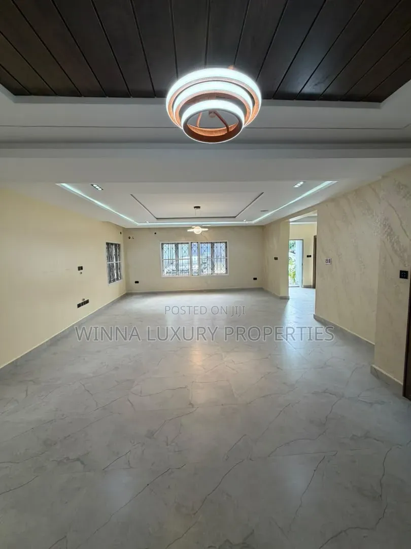 6bdrm Duplex in Brains And Hammers, Apo District for sale in Apo District