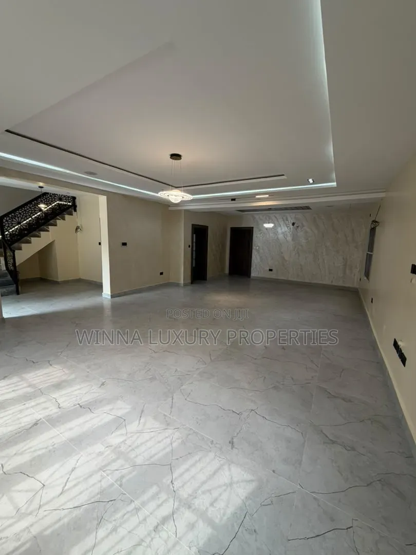 6bdrm Duplex in Brains And Hammers, Apo District for sale in Apo District