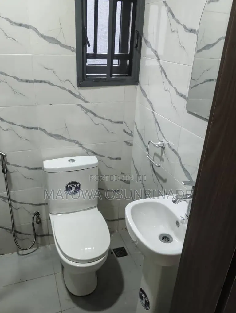 2bdrm Apartment in Kolapo Ishola Gra, Akobo for rent in Akobo