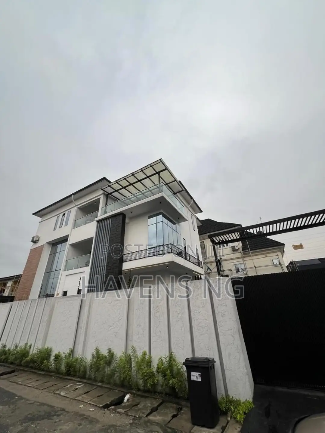 5bdrm Penthouse in New Layout for sale in New Layout