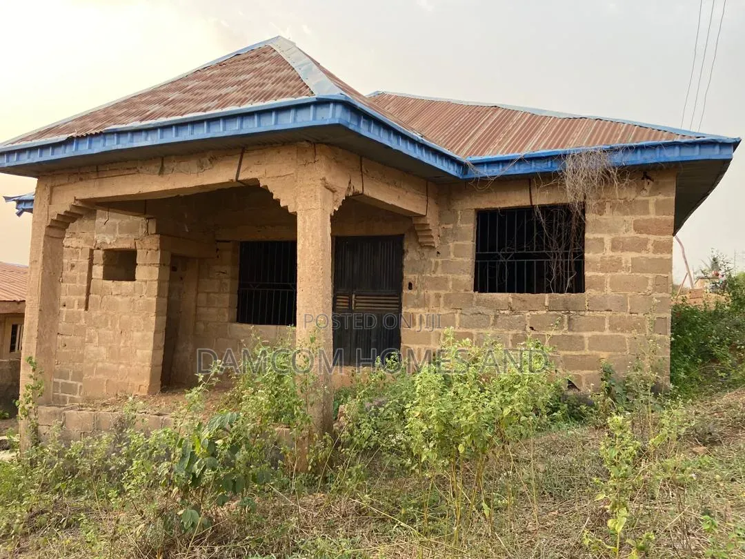 3bdrm Apartment in Ojimi, Apata for sale in Apata