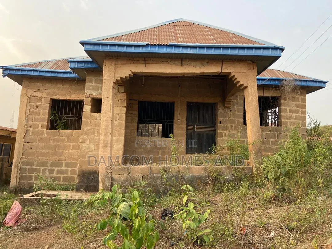 3bdrm Apartment in Ojimi, Apata for sale in Apata