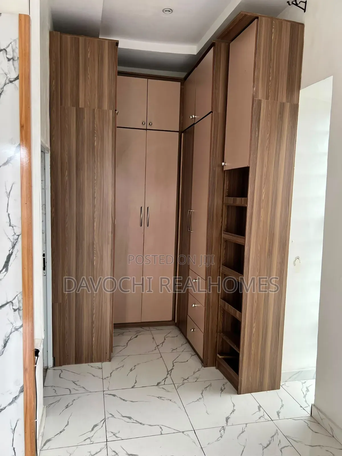 4bdrm Duplex in Ikota for sale in Ikota