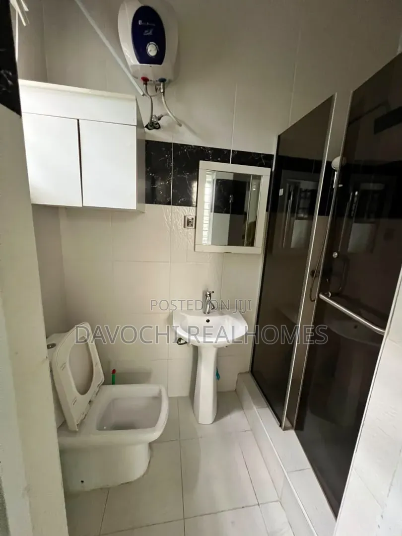 4bdrm Duplex in Ikota for sale in Ikota