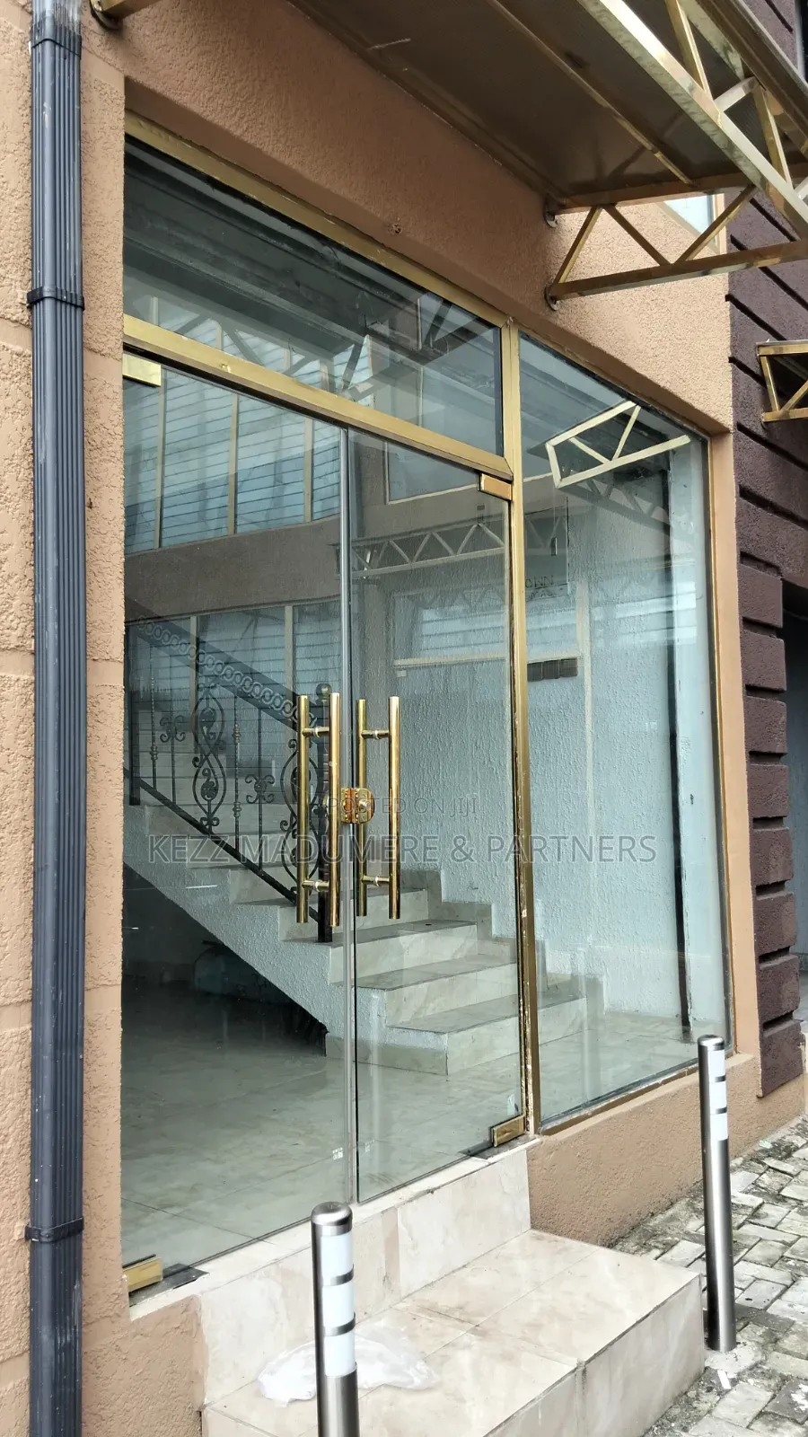 To Let : Duplex Shop at Eliozu Port Harcourt in Port-Harcourt