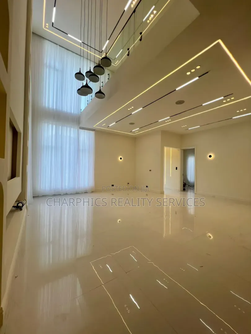 5bdrm Duplex in Osapa london for sale in Osapa london