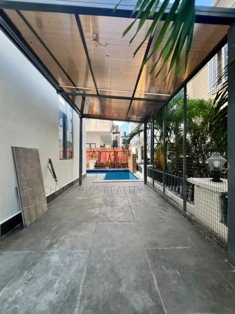 5bdrm Duplex in Osapa london for sale in Osapa london