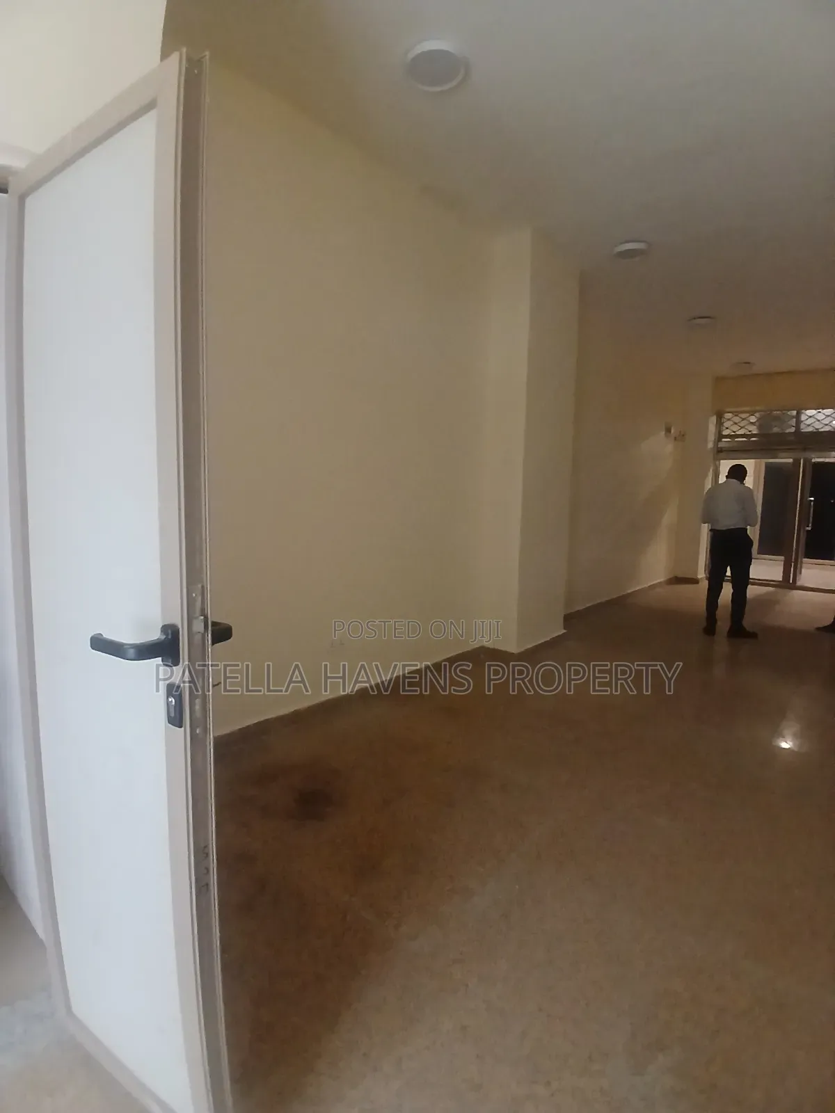 Commercial Property for Rent Banex in Zone 2 / Wuse