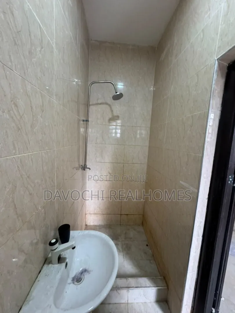 1bdrm Apartment in Ogombo for rent in Ogombo