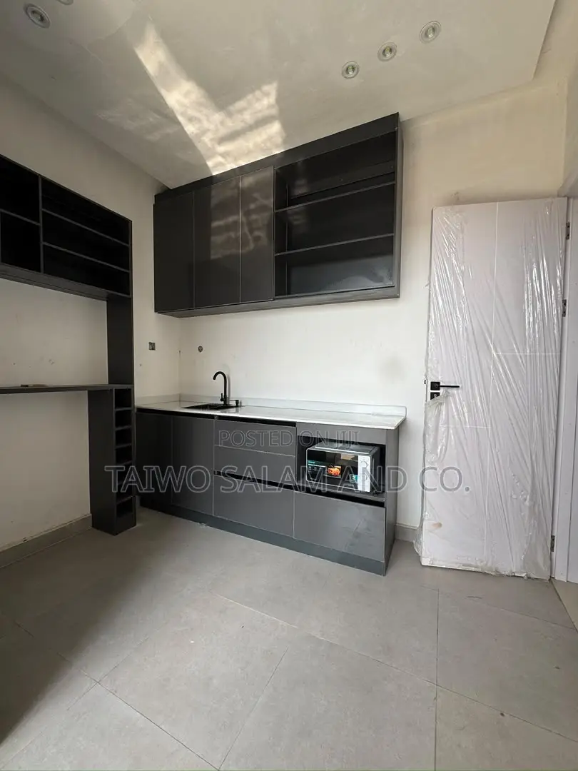 4bdrm Duplex in Oluyole Estate for sale in Oluyole Estate
