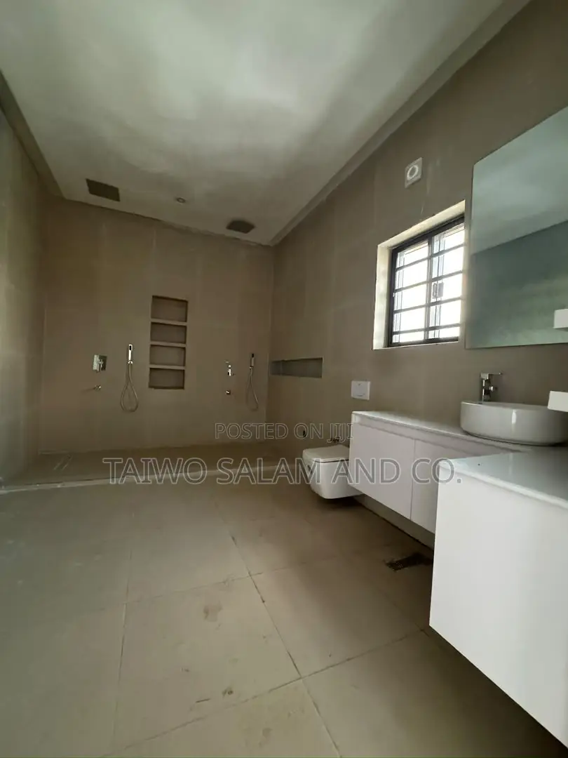 4bdrm Duplex in Oluyole Estate for sale in Oluyole Estate