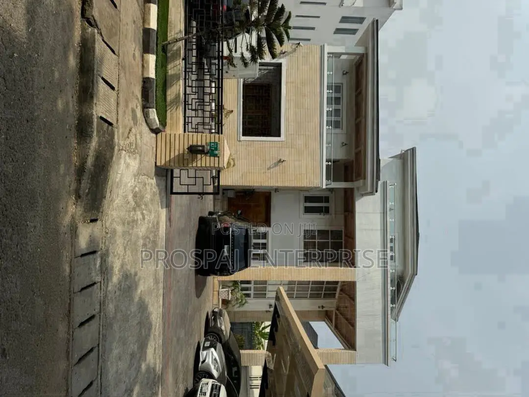 5bdrm Duplex in Chevron for sale in Chevron