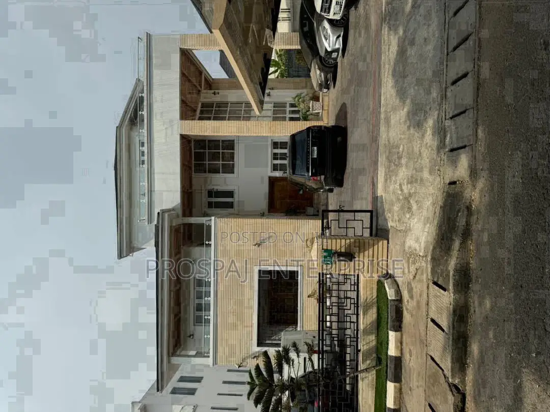5bdrm Duplex in Chevron for sale in Chevron