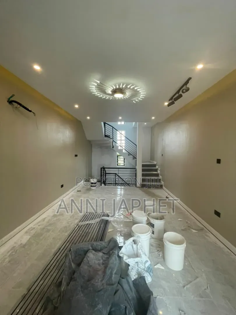4bdrm Duplex in Awoyaya for sale in Awoyaya