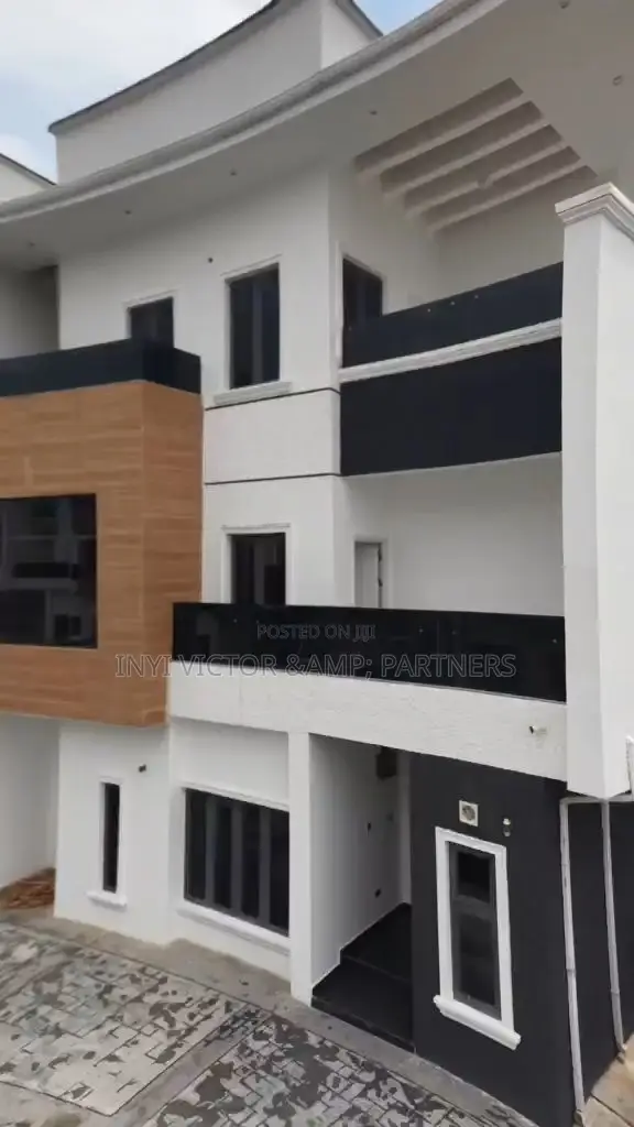 5bdrm Duplex in Idu Industrial for sale in Idu Industrial